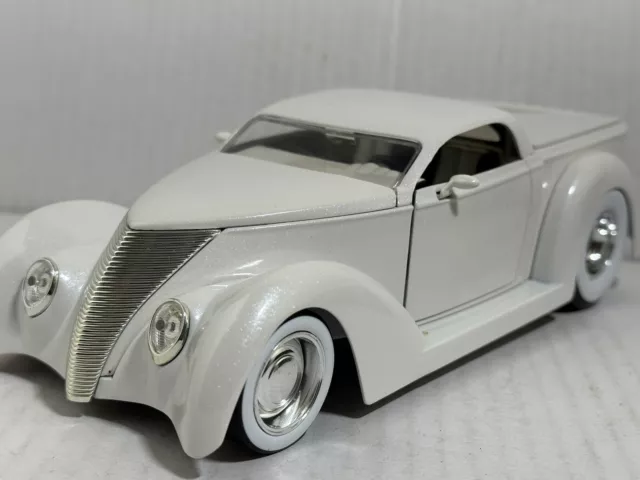 Jada D-Rods 1937 Ford White 1:24 Diecast Model Car New No Box