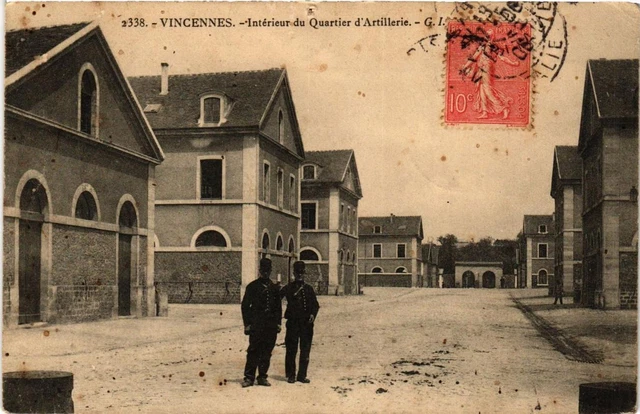 CPA AK VINCENNES Intérieur du Quartier d'Artillerie (672238)
