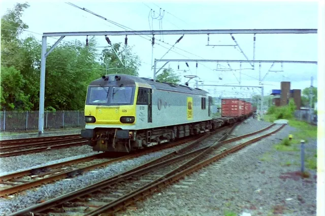 35 mm Eisenbahn Farbe negativ Klasse 92 029 bei Stoke on Trent