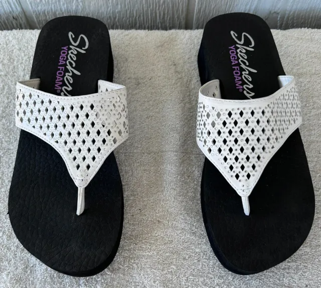 SKECHERS WOMEN'S VINYASA Yoga Foam Silver Rhinestone Flip Flop Sandals Size  9 $19.99 - PicClick