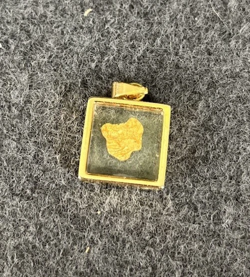 Pendentif Feuille En Métal Doré Daxon - Plaqué Or - Occasion En Bon état