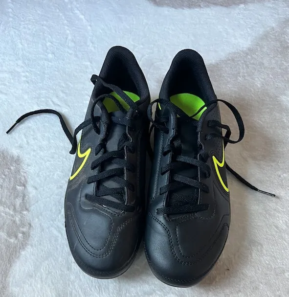 Nike Tiempo Kids, Youth Legend 9 Clug MG Soccer Cleats, Black and Green 5.5Y