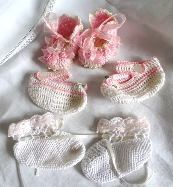 Vêtements pour bébé reborn, poupon , lot superbes chaussons crochet tricot