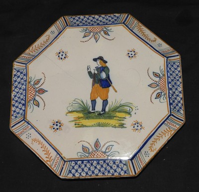 ancien dessous de plat octogonal Henriot Quimper décor homme breton 