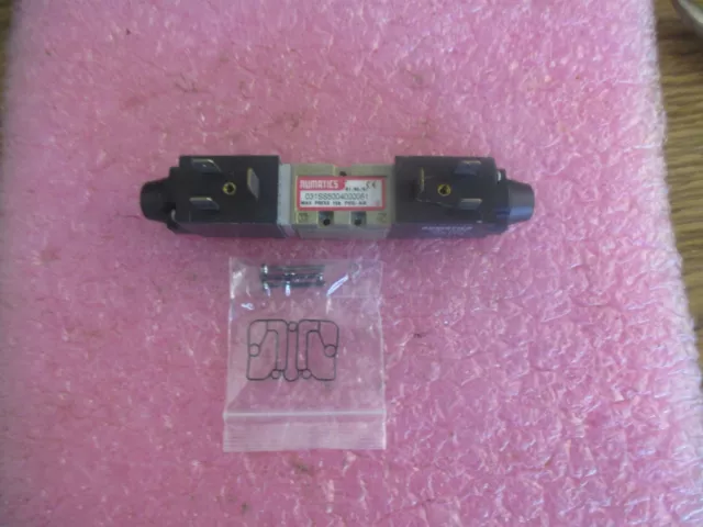 Numatics Model: 031SS5154000061 Solenoid Valve on Manifold. New Old Stock <