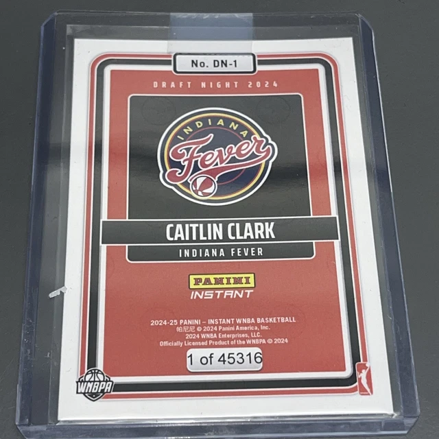 CAITLIN CLARK 2024 Panini WNBA Draft Night Rookie Card en main EUR 7,85