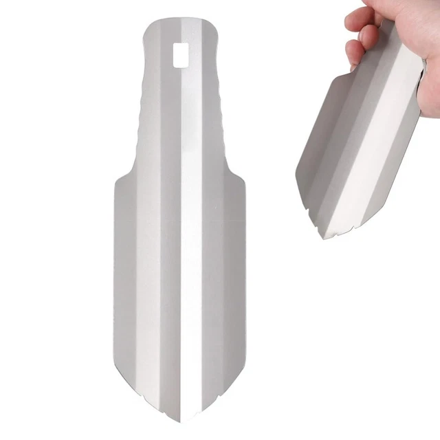 Pala Da Giardino Con Manico Di Legno Su Sfondo Blu Concetto Di