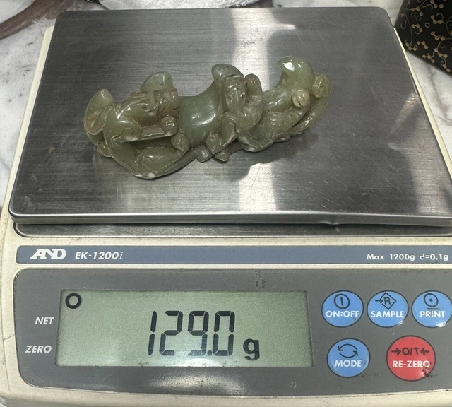 Superb Chinese Celadon Jade Hand Made of a Beast 4" Wide 129 Grams 3