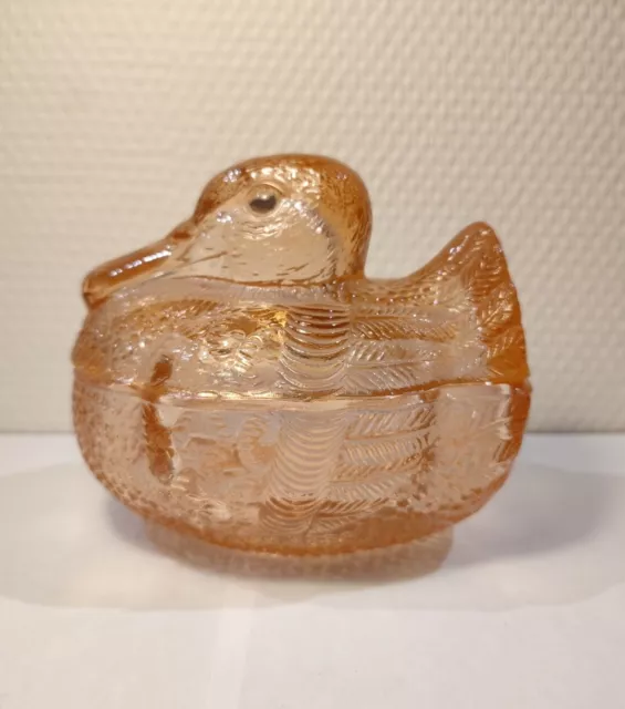 Jolie bonbonnière canard, verre rose moulé