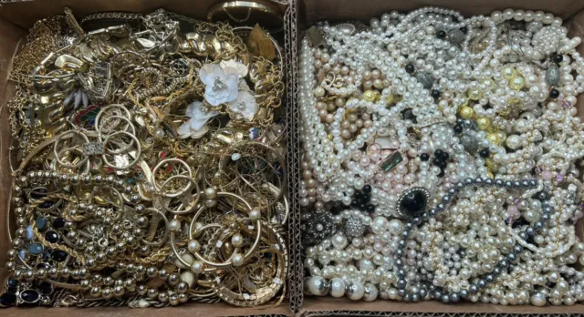1 LB WEARABLE Vintage to Now Estate Costume Jewelry Lot Treasure Hunt Resell