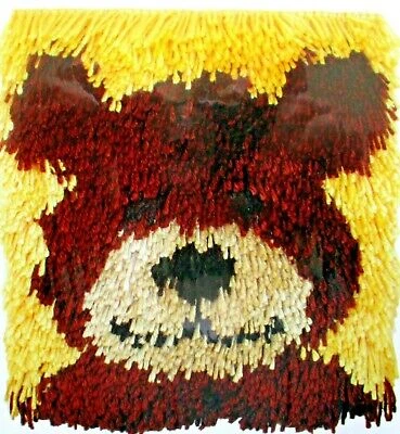 "KIT DE ALFOMBRA/ALMOHADA DE GANCHO DE PESTILLO ""OSO DE PELUCHE PELUDO"" de Wondert