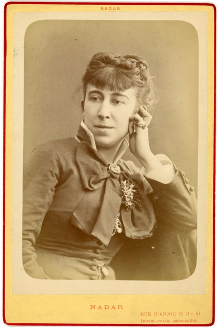 On the Avenue Du Bois - Louise Abbéma