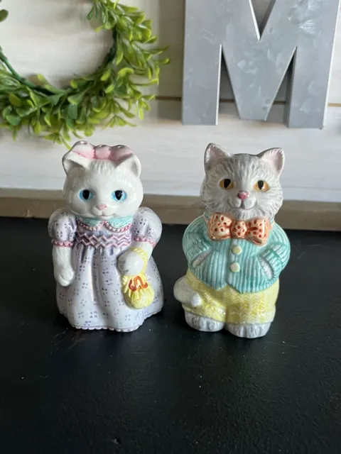 Vintage 1992 AVON Mr & Mrs KITTY CAT Figurines Salt & Pepper Shakers Dressed Up