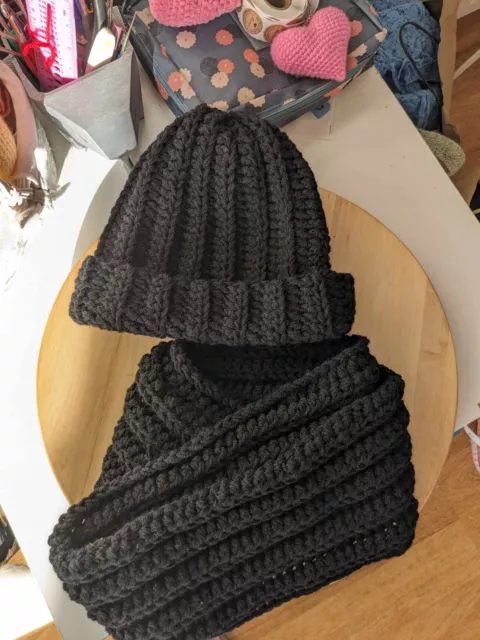 Bonnet et écharpe noir fait main au crochet pour une femme ou une fille,en laine