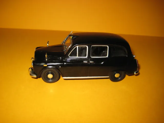 Eaglemoss - 007 James Bond Collection - 1:43 - Austin FX4 - Octopussy