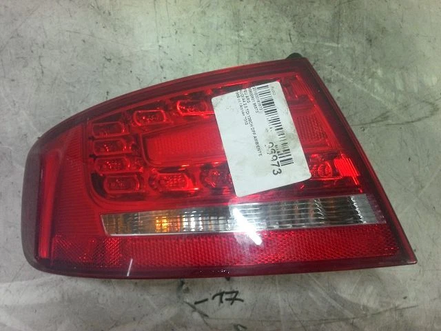 8K5945095K FEU ARRIÈRE GAUCHE Audi A4 Sedan 2.0 TDI 16V (CAGB) 2010