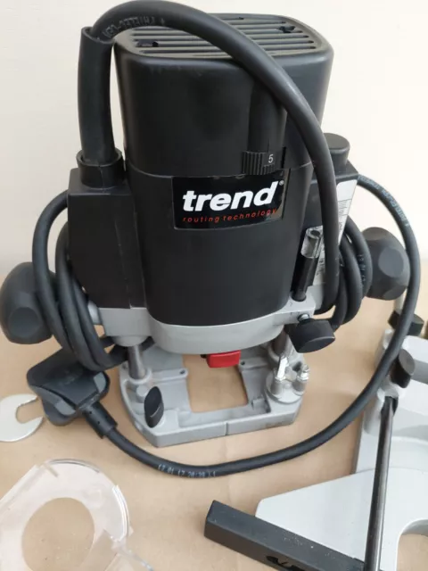 TREND T5EV2 1/4" VARIABLE SPEED ROUTER 240v with FENCE and DUST SPOUT