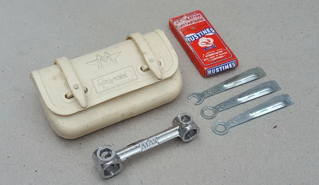 Lot sacoches de selles vélos anciens avec outils Mafac Reydel vintage - Équipements vélos