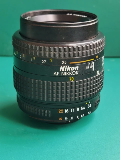 Objectif Zoom Nikon Nikkor 35-70 mm 1:3.3-4.5. Très bon état. 