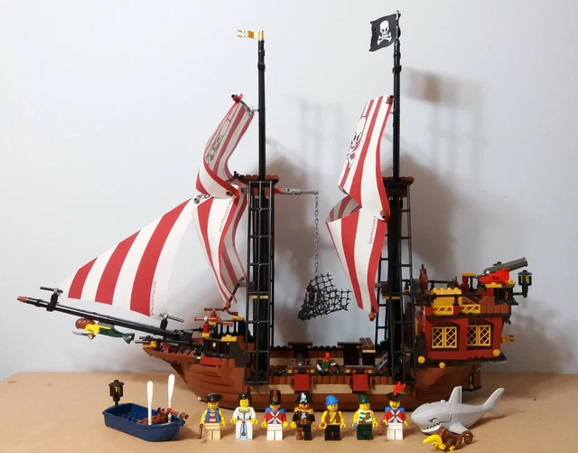 LEGO PIRATES BRICKBEARD S Bounty 6243 100 complete with 8
