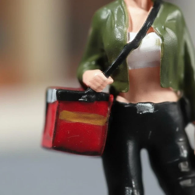 Figurine 1/18 Suzie Girl - Non Peinte, Pour Diorama F1, Ferrari 1983 (MINICHAMPS, NOREV...)