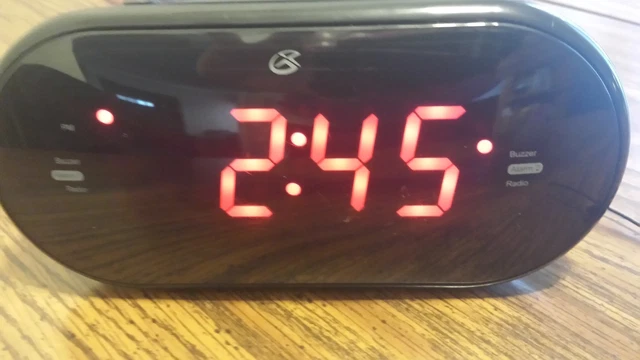 Sylvania jumbo 1.8'' digit bluetooth dual clock with AM/FM radio LED display