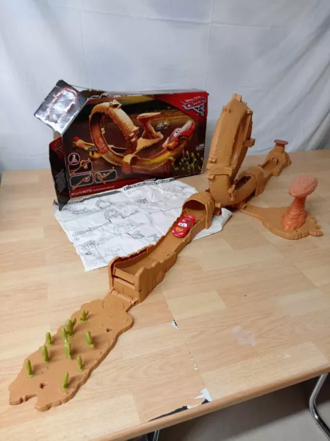 Disney Pixar Cars 3 Willy's Butte Transforming Track Set Lightning McQueen Car