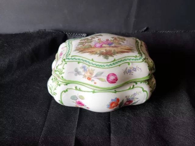 Bonbonnière coffret à bijoux style Baroque porcelaine allemande dresde thuringe