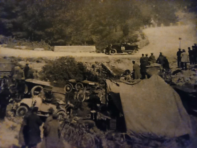 CPA les baux de Provence: race des Alpilles old postcard