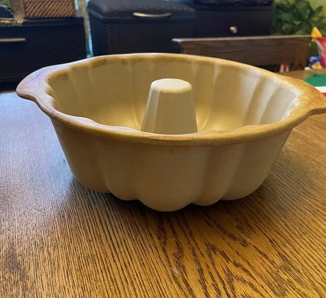 🔥Pampered Chef Family Heritage Stoneware Fluted Pan Bundt Cake Mold USA Made 🔥
