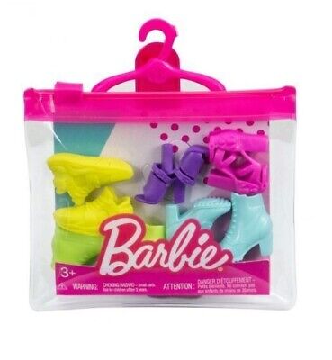 HBV40 Pantalon Sport Barbie Ken Fashion Pack Ensemble Chemise Verte Sandales 