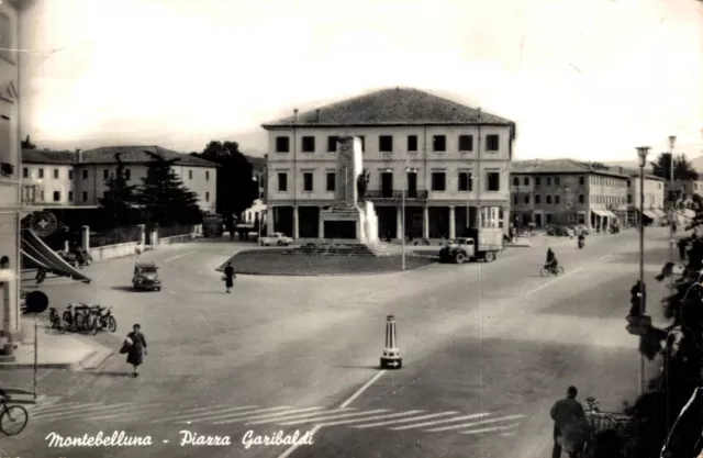 Treviso Montebelluna piazza Garibaldi, Moto, Auto epoca F. Grande  spedita