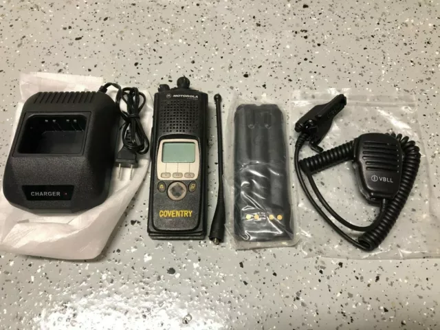 Motorola XTS5000 700 800 MHz P25 Digital Radio H18UCF9PW6AN w/ Accessories