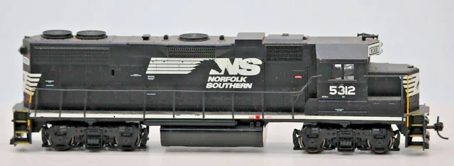 HO Scale Athearn GP38-2 Norfolk Southern Locomotive Diesel Train # 5312