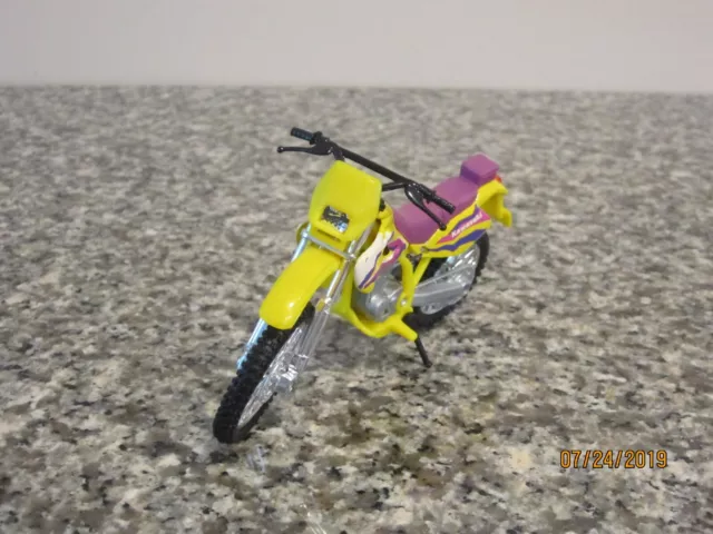 Kawasaki KLX 250 SR Motorcycle Model 1:18, Yellow, by Maisto