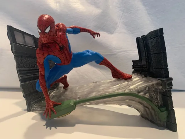 Marvel Diamond Select Gallery Diorama Spider-Man Statue