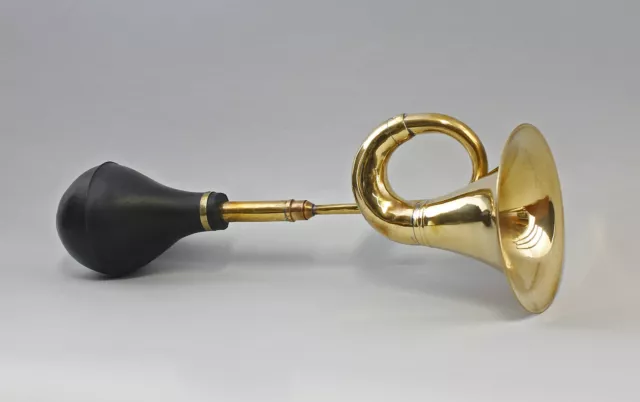 9977469-d Nostalgic Classic Car Horn/Horn Brass