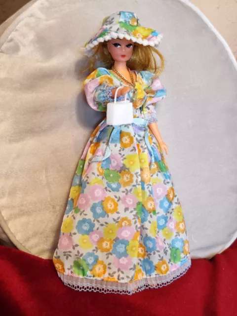 Alte Barbie DDR Steffi Clone Petra Plasty Clone 60/70er Vintage in schönem Kleid