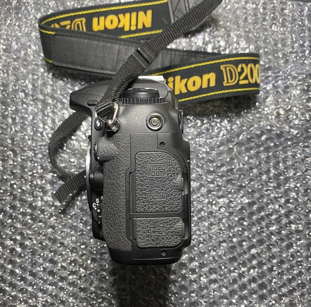 Nikon D200 10.2 MP Digital SLR Camera - Black (Body Only) With Strap & Battery. 3