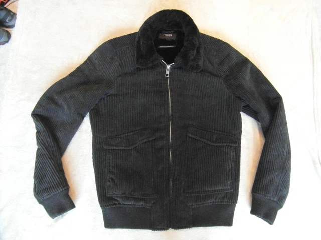 Chaqueta Pull & Bear de pana con forro polar talla S poco uso ,de 50 a 10 euros 