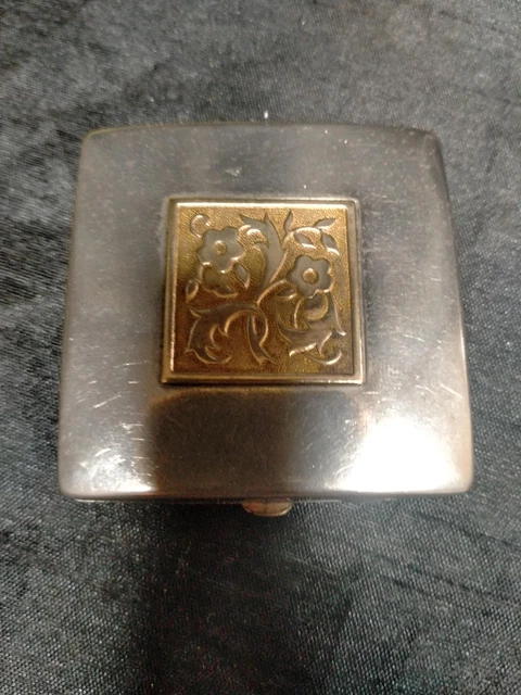 Vintage Yardley London Compact Square With Brass Flower #132 In Good Condition.
