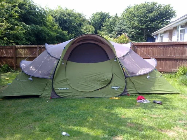 GREEN QUECHUA BASE Seconds 4.2 Standing Room Pop Up Tent 4 Person