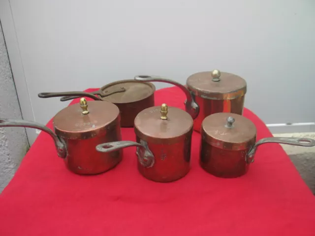 5 Anciennes Casseroles Hautes à Sauce en Cuivre dont E. DEHILLERIN