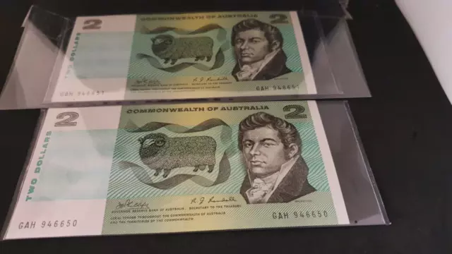 Rare Pair 1968 AUSTRALIA 2 DOLLARS BANKNOTES   UNCIRCULATED CONSECUTIVE PAIR