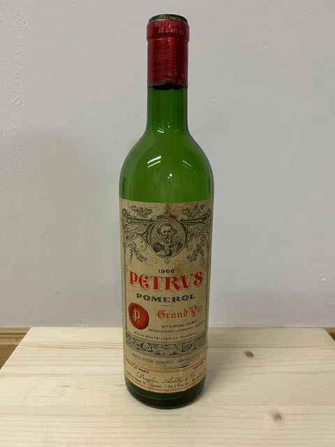 RARE CHATEAU PETRUS 1966 Bouteille vide / Empty Bottle vuota