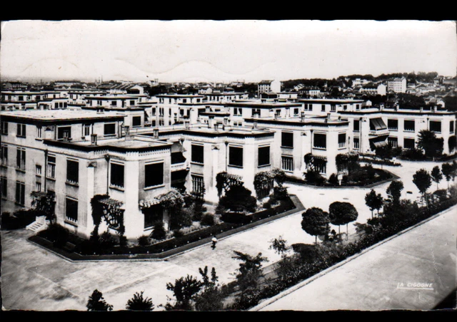 Ancienne Carte Postale Lyon – École D'Infirmières Face à L'hôpital Edouard-Herriot
