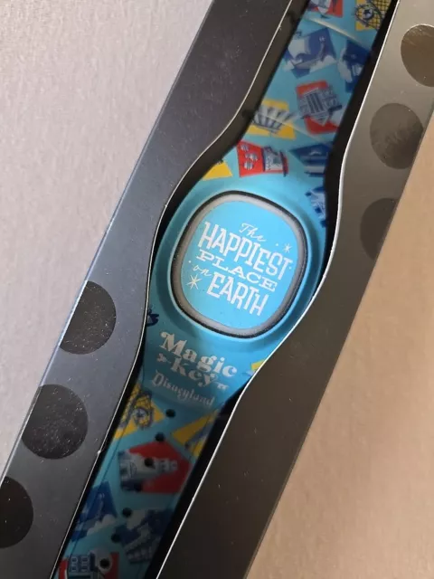 Disney MagicBand+ Disneyland  The Happiest Place On Earth. Magic Key Exclusive