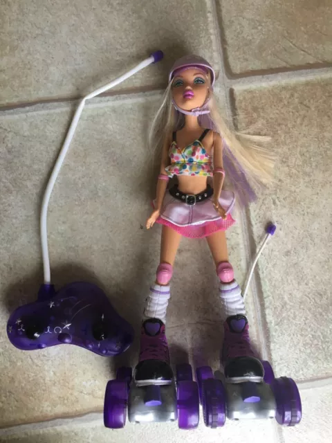 1999  My Scene - Barbie - Roller Girl Kennedy Doll - Remote Control, Mattel