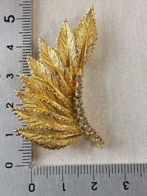 broche couleur or fleur séchée sous bulle transparente bijou vintage 4447