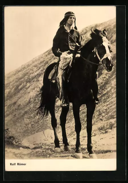 Ansichtskarte Schauspieler Rolf Römer als Indianer auf seinem Pferd